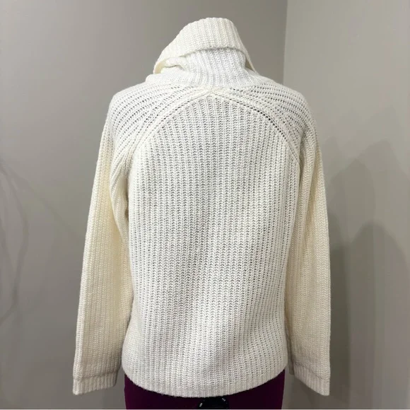 Cozy Cream Turtleneck Sweater - Picture 2 of 10